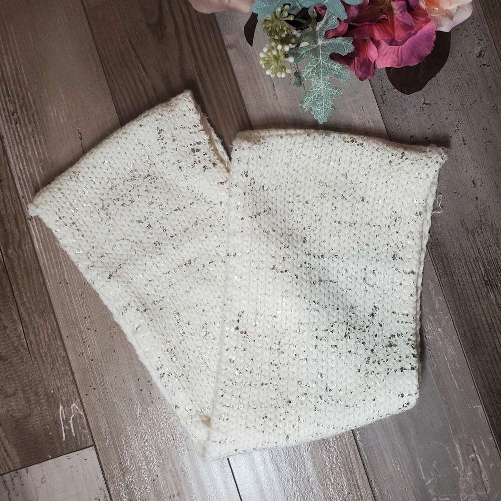K.I.T. Keep it Trendy Women's Cream and Silver Neck Wrap Infinity Scarf NWOT - Picture 12 of 14